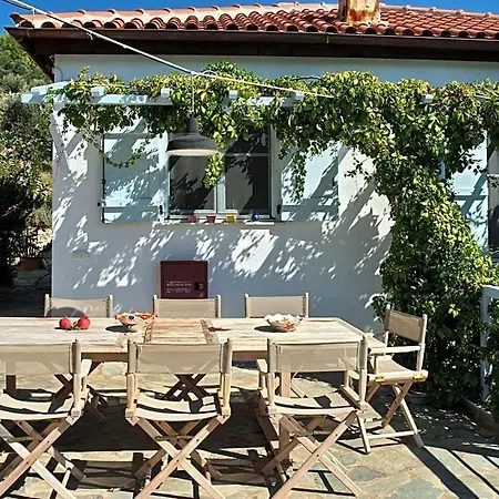 Sleeps 8 Pool Air Con Wifi * Isomata
