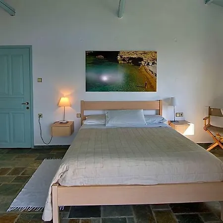 Sleeps 8 Pool Air Con Wifi Isomata