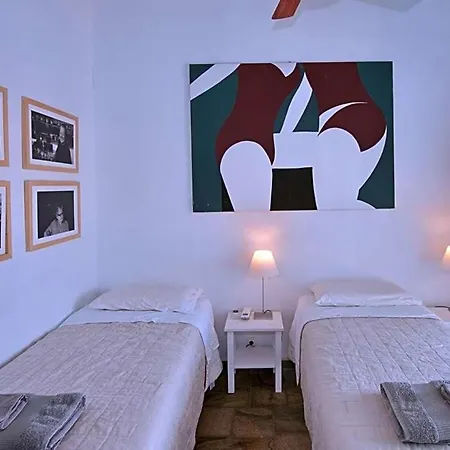 فيلة Sleeps 8 Pool Air Con Wifi Isomata