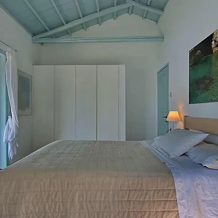 Sleeps 8 Pool Air Con Wifi * Isomata