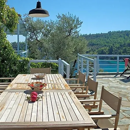 Sleeps 8 Pool Air Con Wifi *