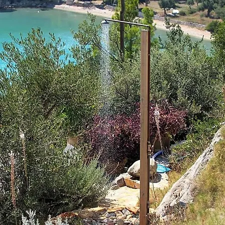 Sleeps 8 Pool Air Con Wifi * Isomata