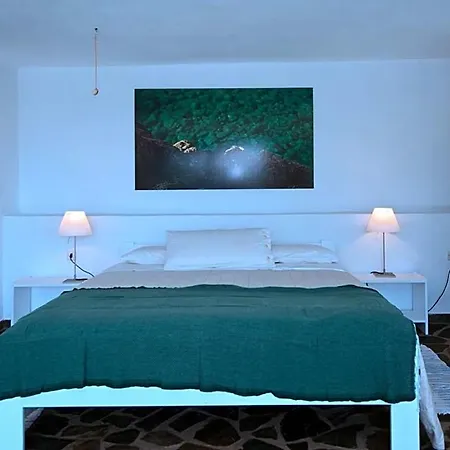 Sleeps 8 Pool Air Con Wifi