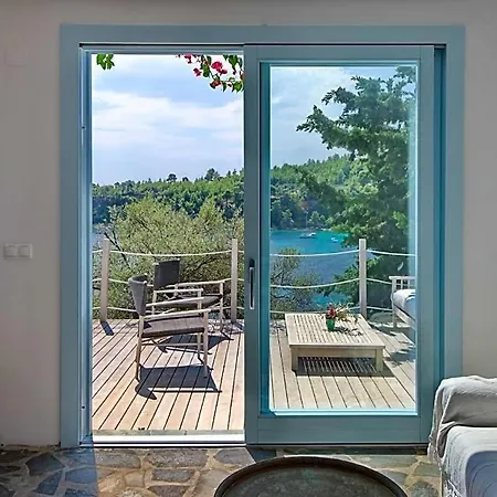 Sleeps 8 Pool Air Con Wifi فيلة Isomata