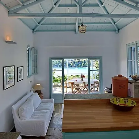 Sleeps 8 Pool Air Con Wifi فيلة Isomata